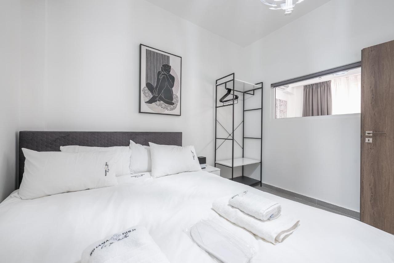Iguana Gold Luxury Suites 2 Атина Екстериор снимка