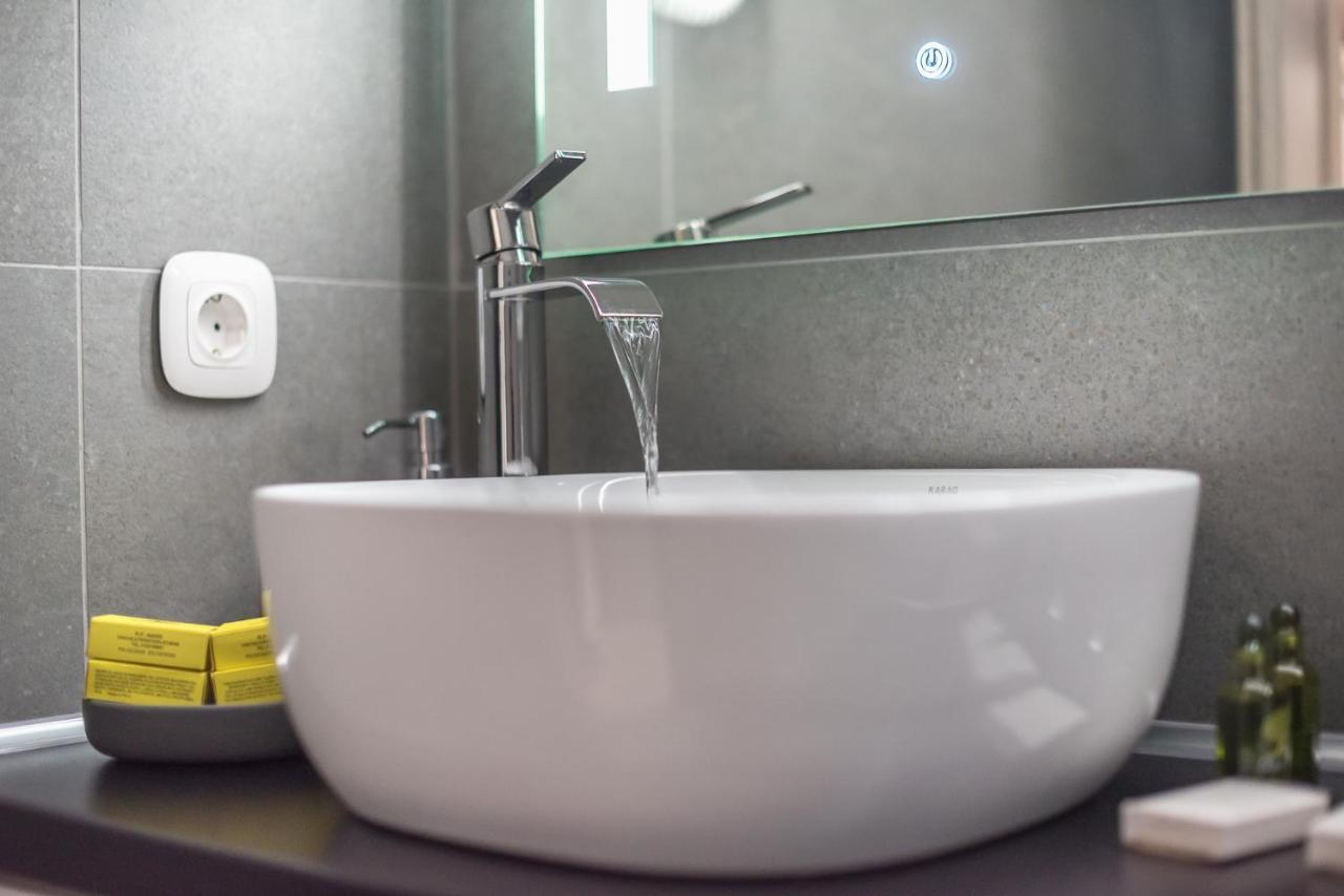 Iguana Gold Luxury Suites 2 Атина Екстериор снимка
